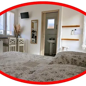 https://au-pied-du-mur.hotels-rhonealpes.com